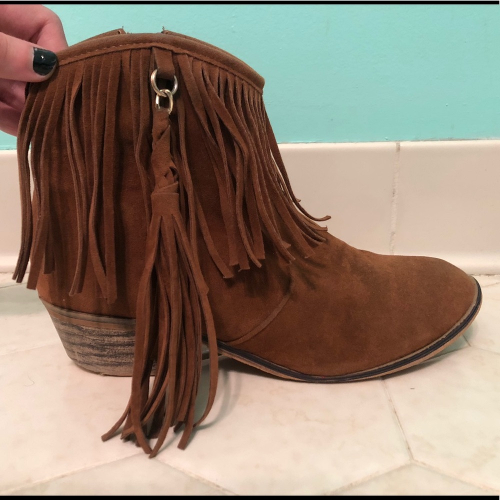 SIZE 7 ANKLE BOOTIES